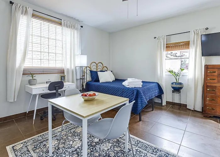 Great Walkable Location! *