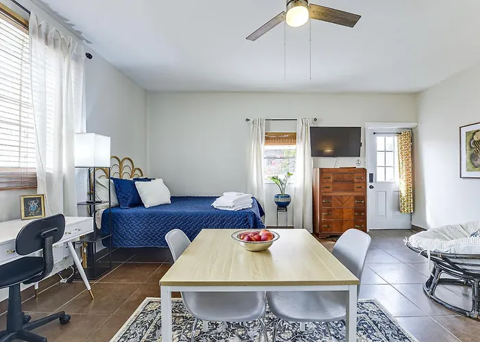 Great Walkable Location! *