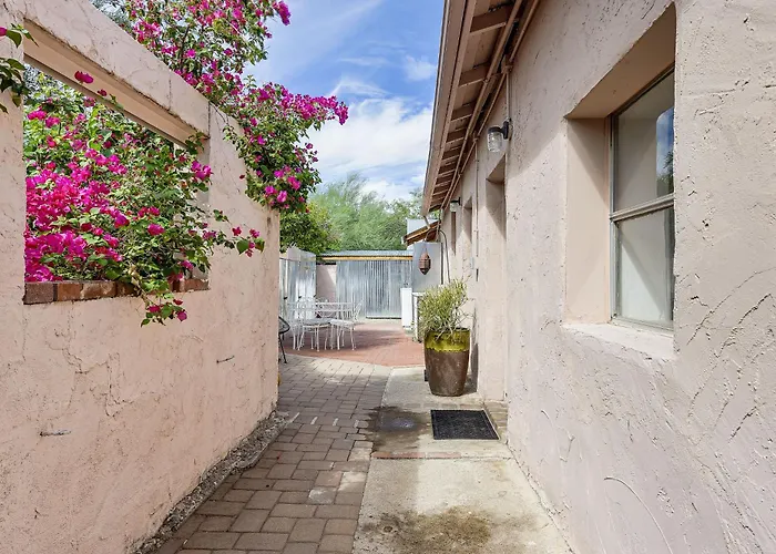 Apartment Great Walkable Location!